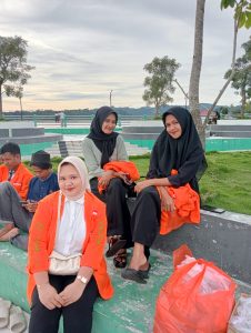 Kampus Unsan Halsel Bagikan Ratusan Ta’jil