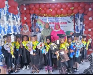 18 Siswa PAUD Satria Mandiri Balitata Ikuti Wisuda ke-12